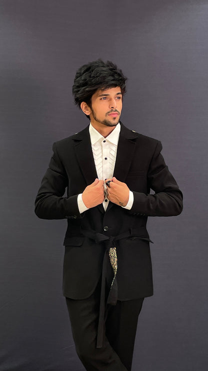 Thread Embroided Print Tuxedo